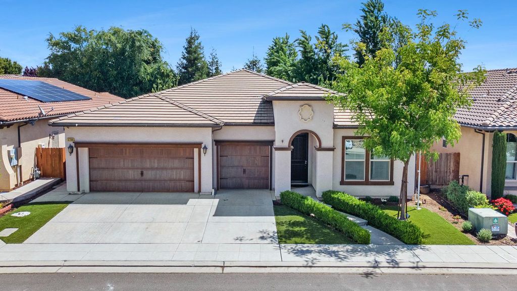 5796 N San Miguel Avenue, Fresno, CA 93723