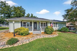 103 Bowie Drive, Lake Kiowa, TX 76240