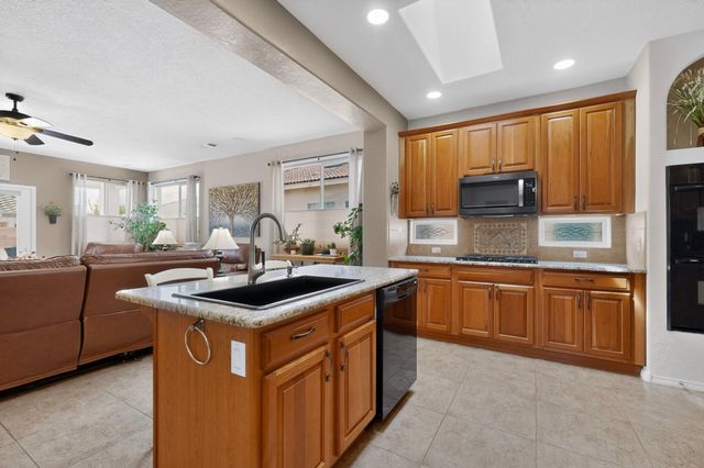 948 Evening Primrose Lane, Bernalillo, NM 87004