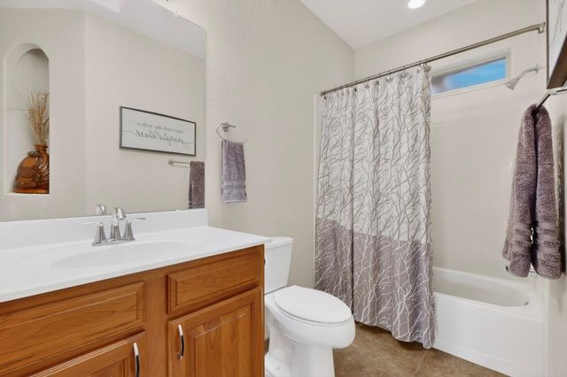 948 Evening Primrose Lane, Bernalillo, NM 87004