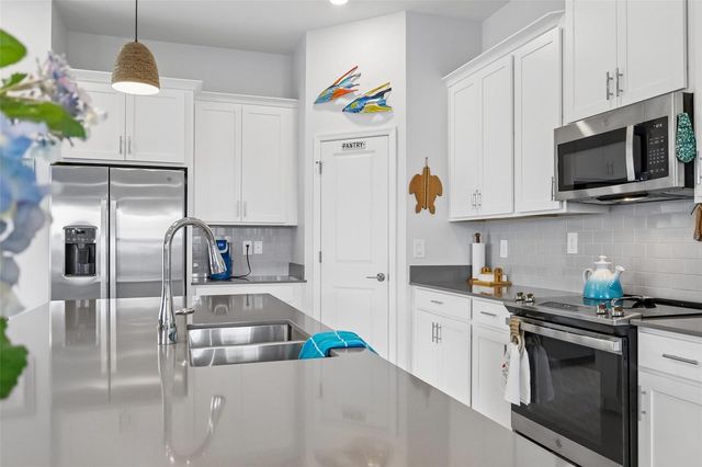 6049 CLAYSTONE WAY, Mount Dora, FL 32757