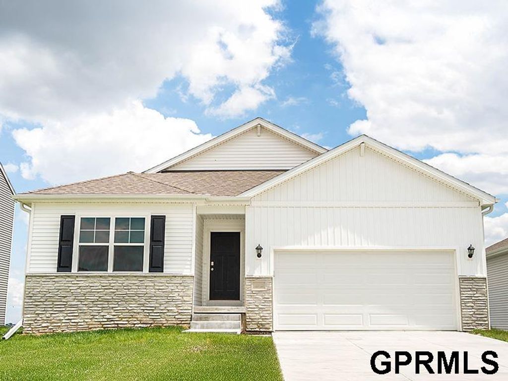 13009 S 67th Street, Papillion, NE 68133