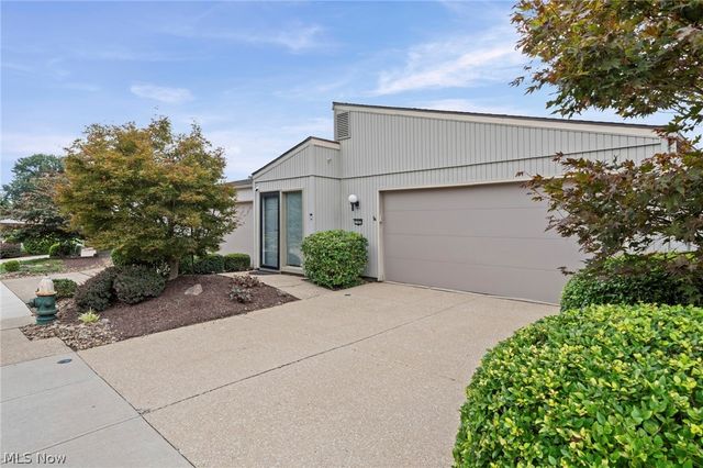 11025 Southwind Court, Strongsville, OH 44149