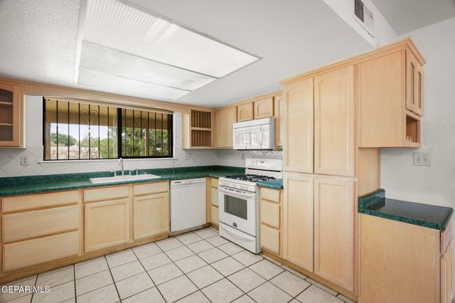 10560 Crete Drive, El Paso, TX 79924