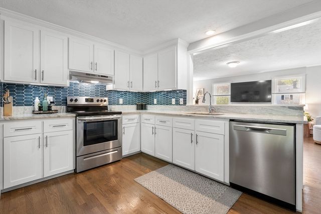 6 Glen Road, Peabody, MA 01960