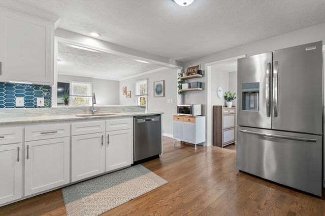 6 Glen Road, Peabody, MA 01960