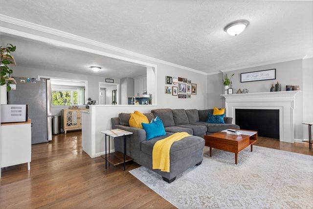 6 Glen Road, Peabody, MA 01960