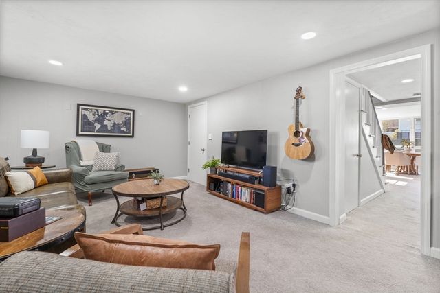6 Glen Road, Peabody, MA 01960