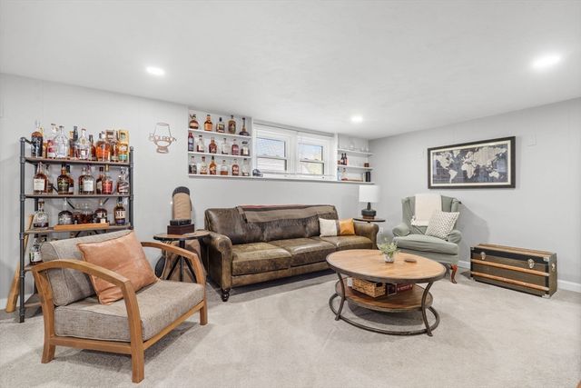 6 Glen Road, Peabody, MA 01960