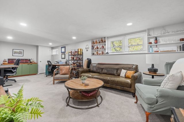 6 Glen Road, Peabody, MA 01960