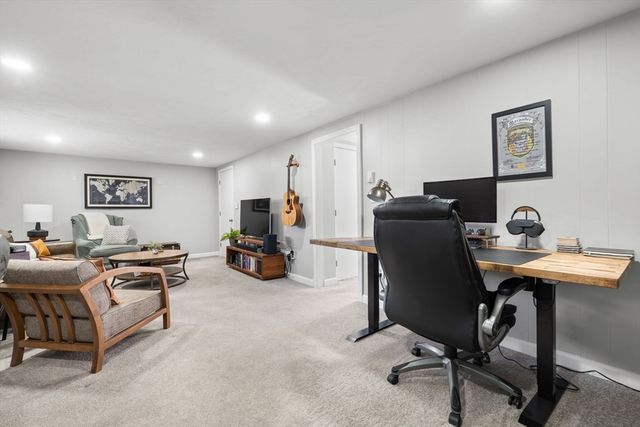 6 Glen Road, Peabody, MA 01960