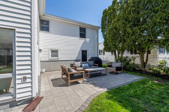 6 Glen Road, Peabody, MA 01960
