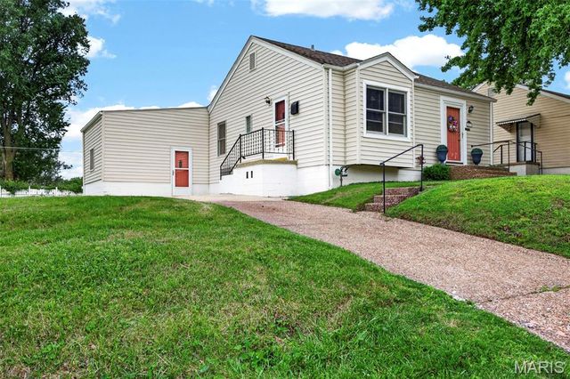 1033 Perry Street, St Charles, MO 63301