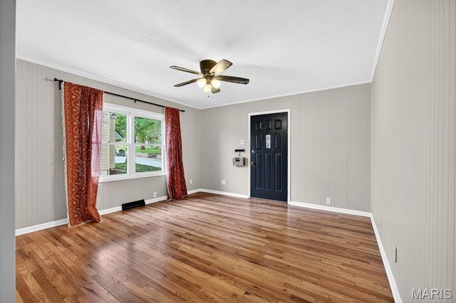 1033 Perry Street, St Charles, MO 63301