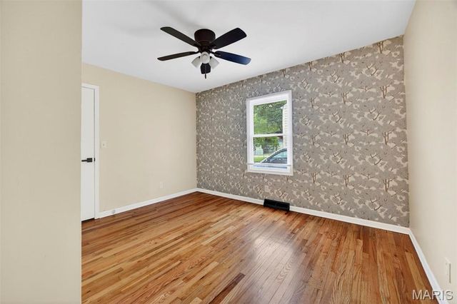 1033 Perry Street, St Charles, MO 63301