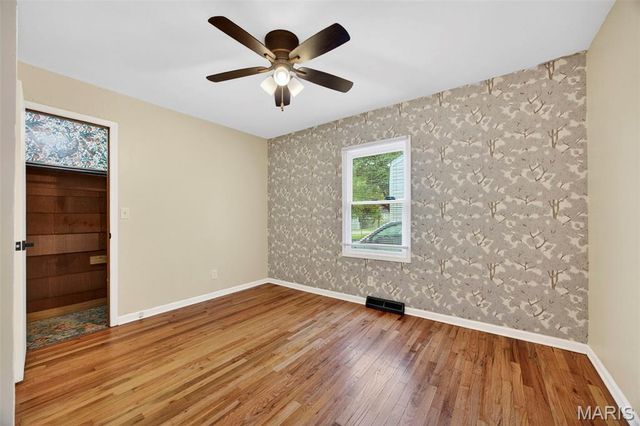 1033 Perry Street, St Charles, MO 63301