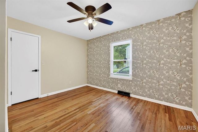 1033 Perry Street, St Charles, MO 63301
