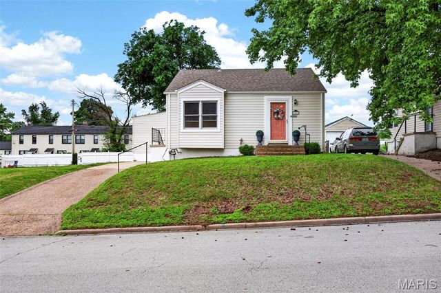 1033 Perry Street, St Charles, MO 63301