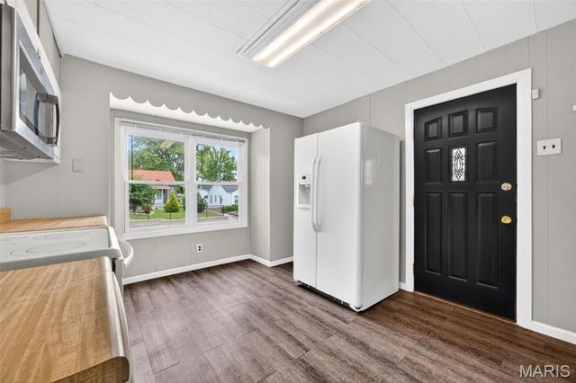 1033 Perry Street, St Charles, MO 63301