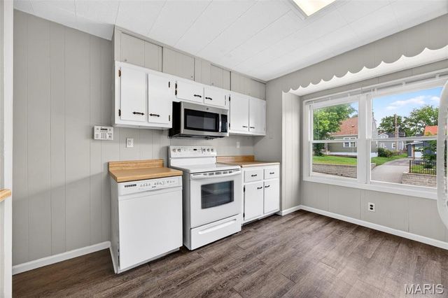 1033 Perry Street, St Charles, MO 63301