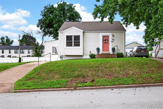 1033 Perry Street, St Charles, MO 63301