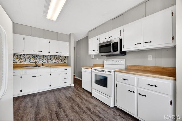 1033 Perry Street, St Charles, MO 63301