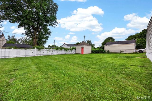 1033 Perry Street, St Charles, MO 63301