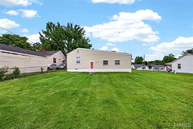1033 Perry Street, St Charles, MO 63301