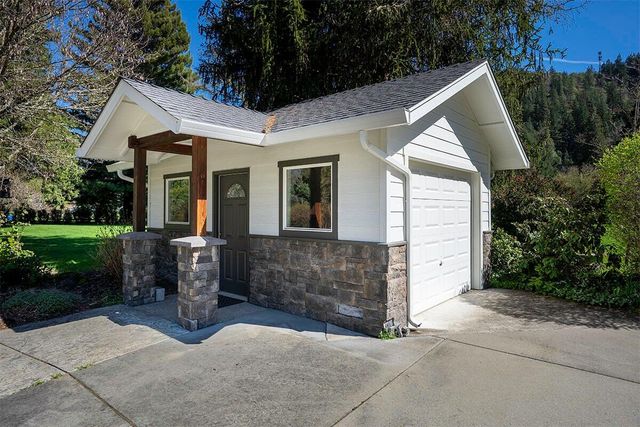 8550 Rogue River Highway, Grants Pass, OR 97527