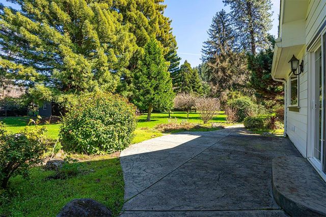 8550 Rogue River Highway, Grants Pass, OR 97527