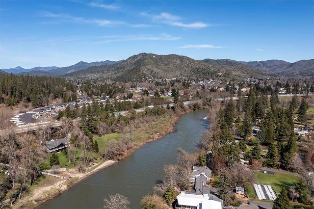 8550 Rogue River Highway, Grants Pass, OR 97527