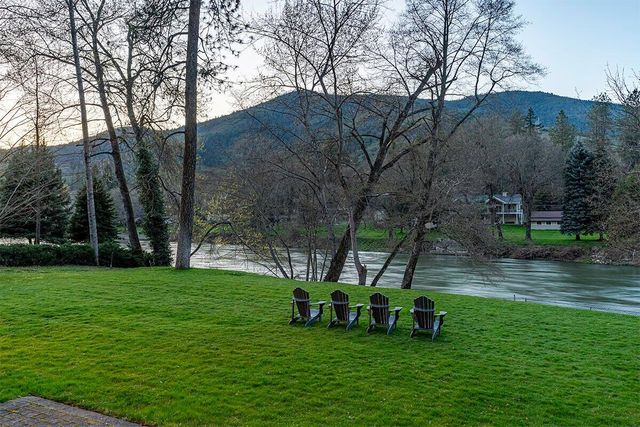 8550 Rogue River Highway, Grants Pass, OR 97527