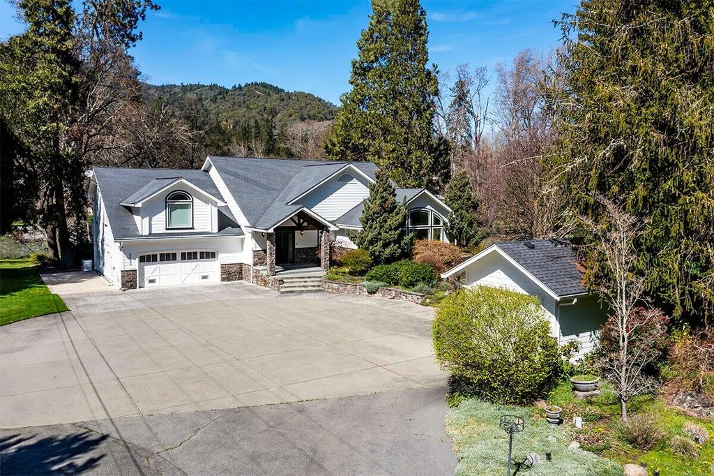8550 Rogue River Highway, Grants Pass, OR 97527