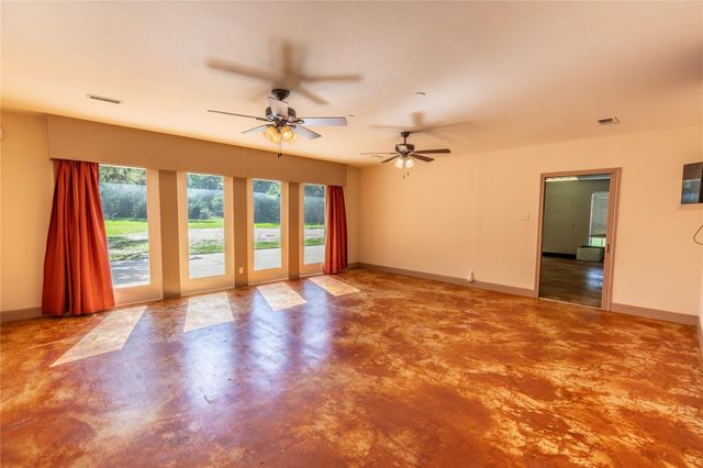 1081 Yaupon Creek Estates Drive, Columbus, TX 78934