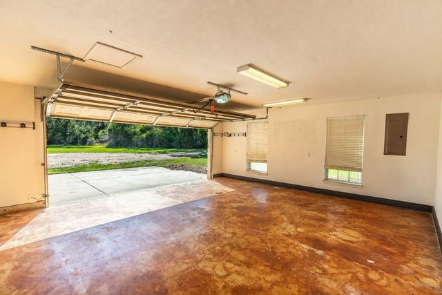 1081 Yaupon Creek Estates Drive, Columbus, TX 78934