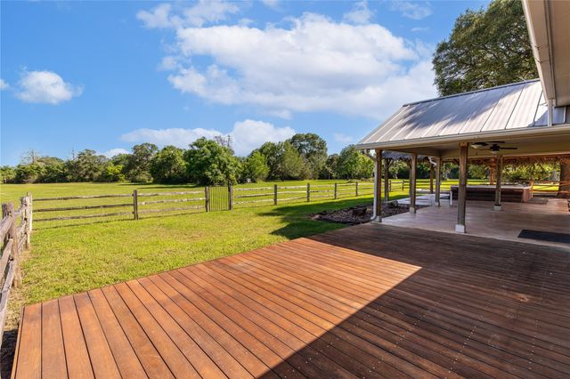 1081 Yaupon Creek Estates Drive, Columbus, TX 78934