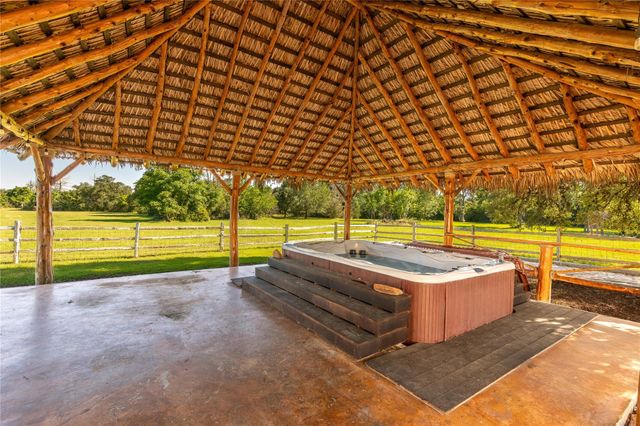 1081 Yaupon Creek Estates Drive, Columbus, TX 78934