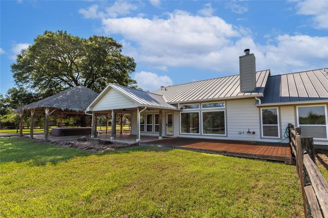 1081 Yaupon Creek Estates Drive, Columbus, TX 78934