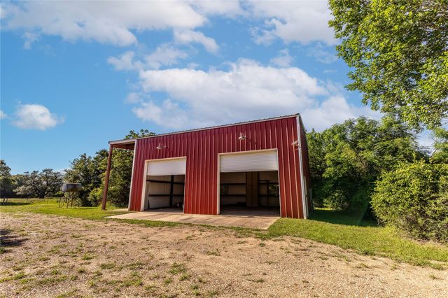 1081 Yaupon Creek Estates Drive, Columbus, TX 78934
