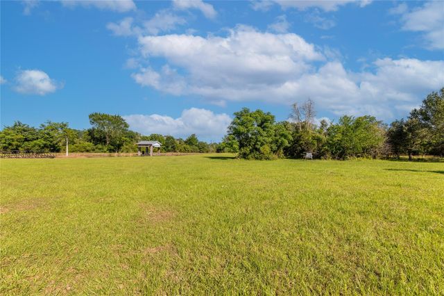 1081 Yaupon Creek Estates Drive, Columbus, TX 78934