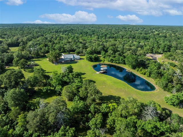 1081 Yaupon Creek Estates Drive, Columbus, TX 78934