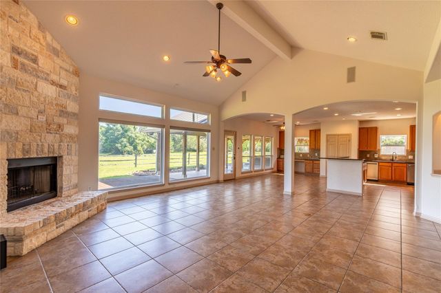 1081 Yaupon Creek Estates Drive, Columbus, TX 78934