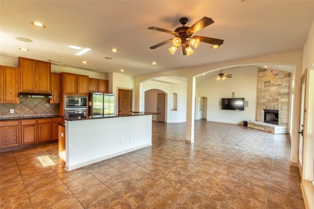 1081 Yaupon Creek Estates Drive, Columbus, TX 78934