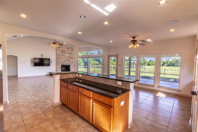 1081 Yaupon Creek Estates Drive, Columbus, TX 78934