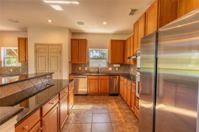 1081 Yaupon Creek Estates Drive, Columbus, TX 78934