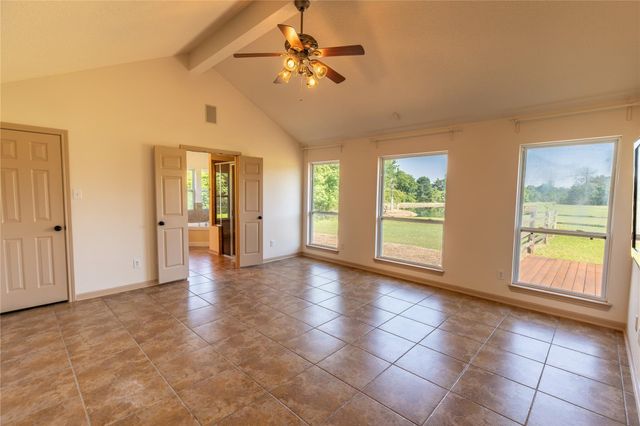 1081 Yaupon Creek Estates Drive, Columbus, TX 78934