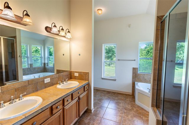 1081 Yaupon Creek Estates Drive, Columbus, TX 78934