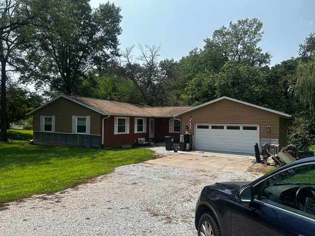 5 Valley View Drive, Blue Grass, IA 52726