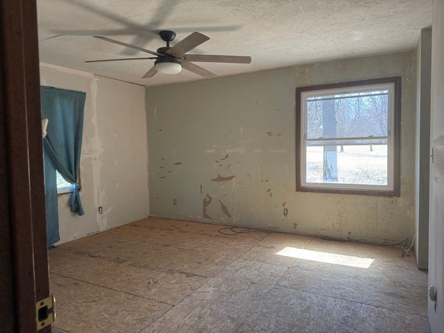 5 Valley View Drive, Blue Grass, IA 52726