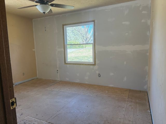 5 Valley View Drive, Blue Grass, IA 52726